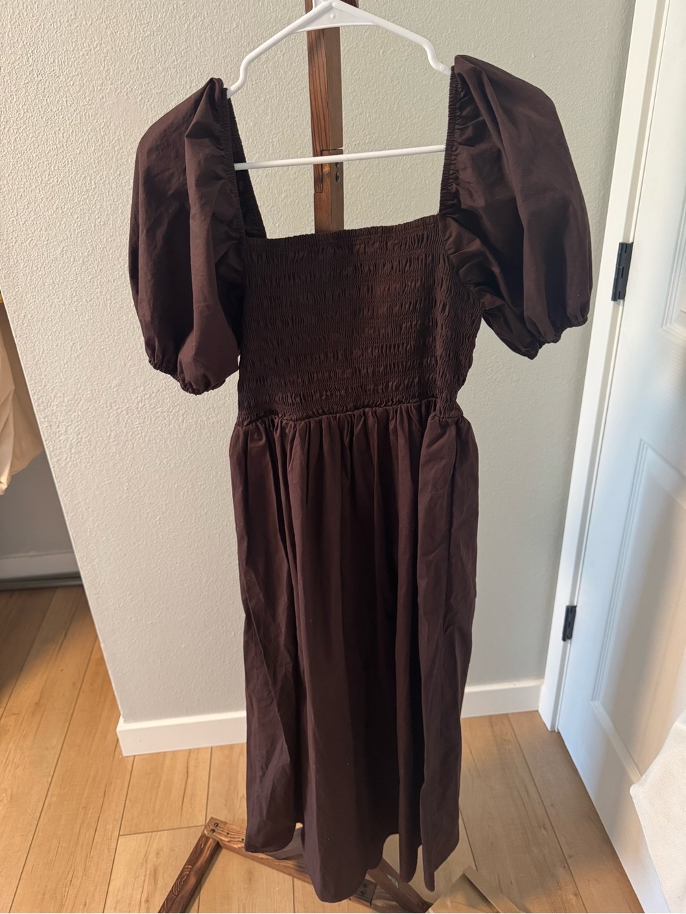 WAYF Brown Puff-Sleeve Smocked Midi Dress - Picture 4 of 5